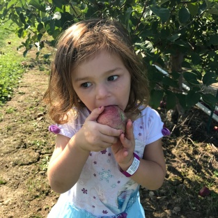 julia-eating-an-apple